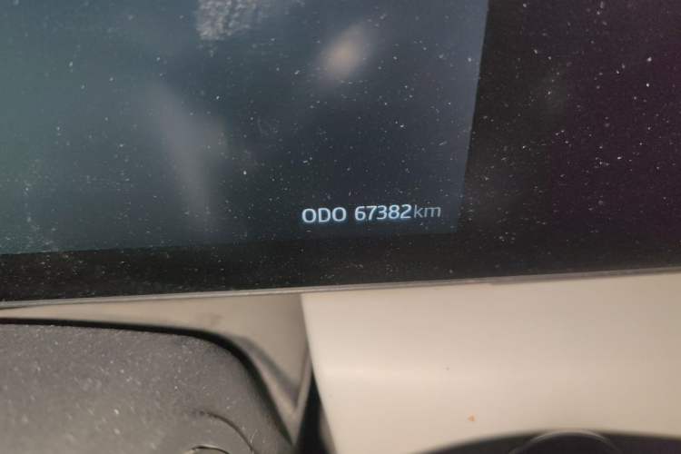Used SOL X8 2021 300T DCT Leading Smart Connectivity Version 7 Seats Odometer Close Up