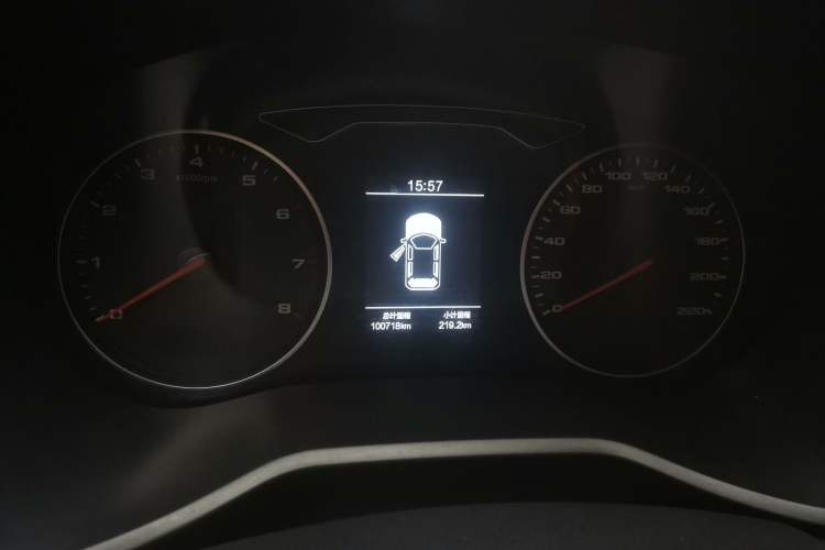 Used SOL X8 2021 300T DCT Luxury Smart Connect Edition 7 Seats Odometer Close Up