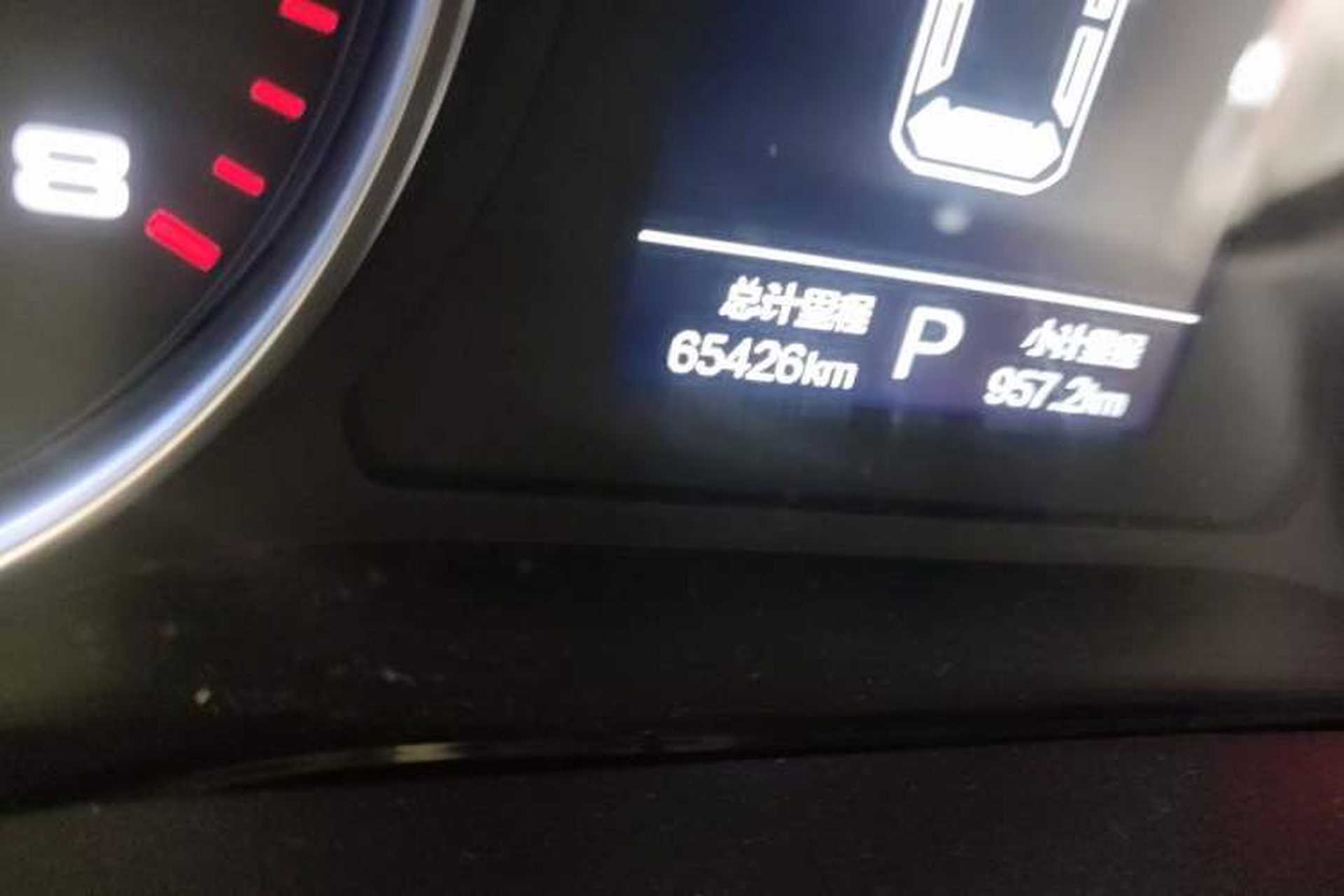 Used SOL X8 2021 300T DCT Luxury Smart Connect Edition 6 Seats Odometer Close Up