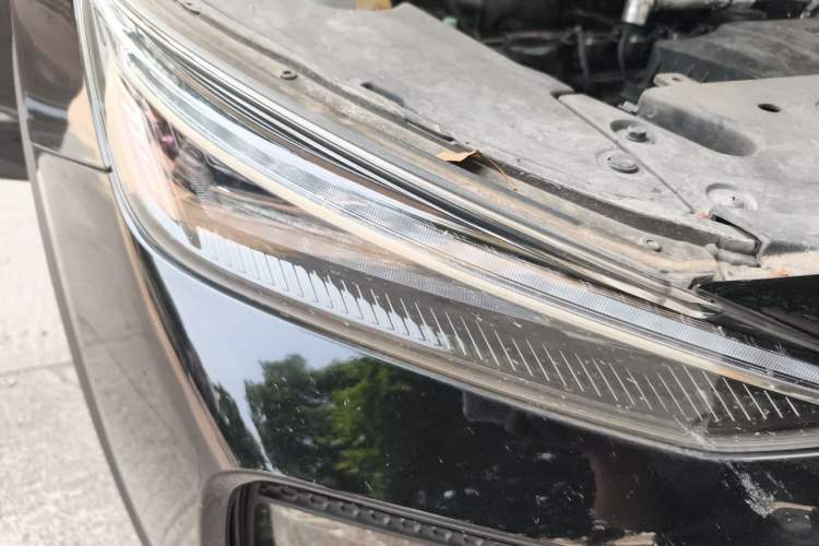 Used SOL X8 2021 300T DCT Prestige Smart Connect Edition 7 Seats Right Front Headlight