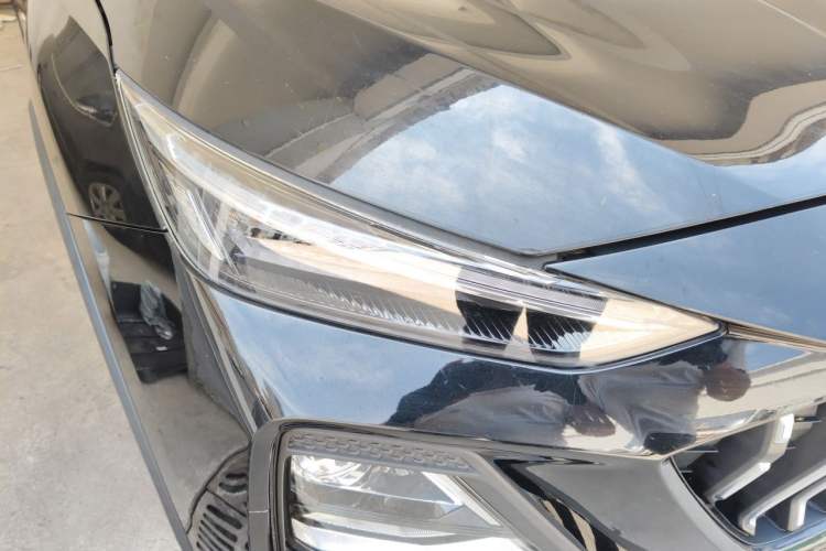 Used SOL X8 2021 300T DCT Leading Smart Connectivity Version 6 Seats Right Front Headlight