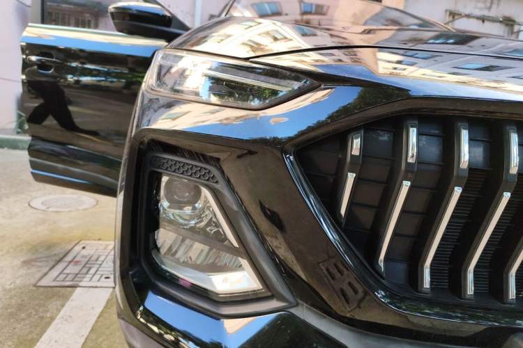 Used SOL X8 2021 300T DCT Prestige Smart Connect Edition 6 Seats Right Front Headlight