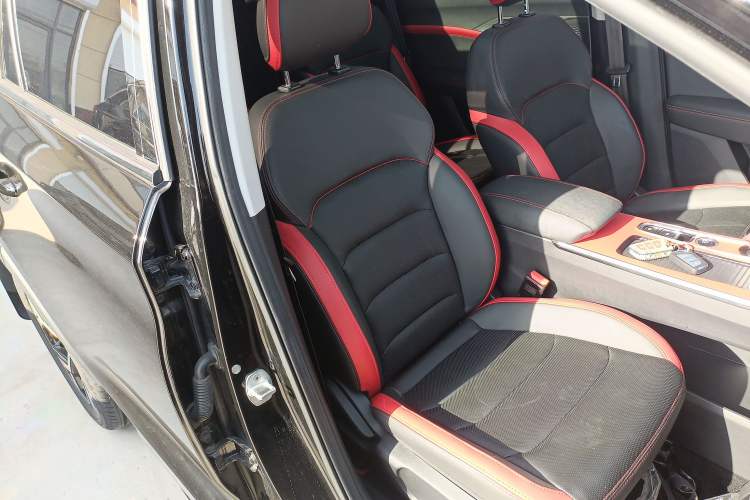Used SOL X8 2021 300T DCT Luxury Smart Connect Edition 6 Seats Right Front Seat