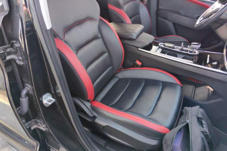 Used SOL X8 2021 300T DCT Luxury Smart Connect Edition 5 Seats Right Front Seat