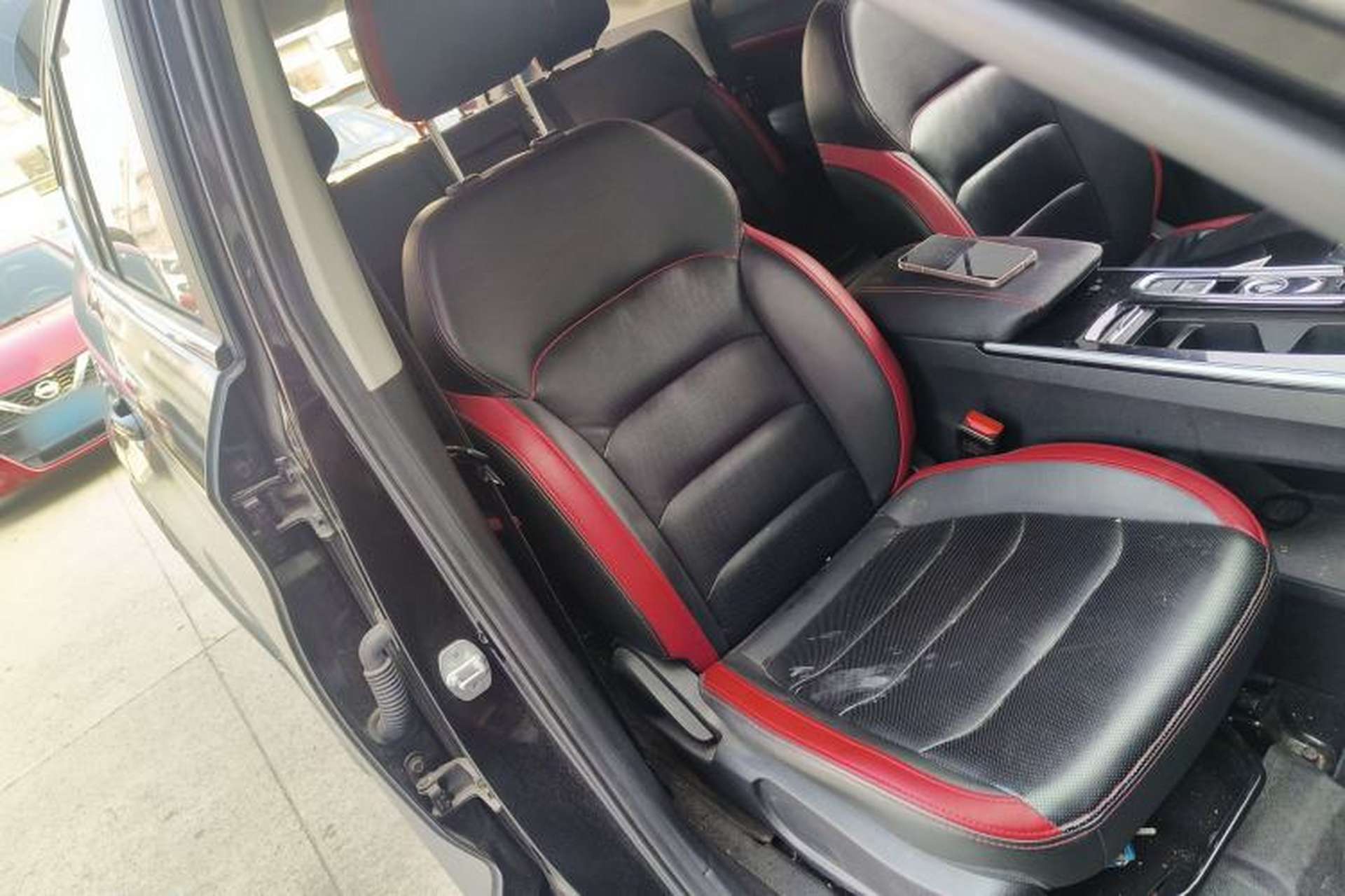 Used SOL X8 2021 300T DCT Luxury Smart Connect Edition 5 Seats Right Front Seat