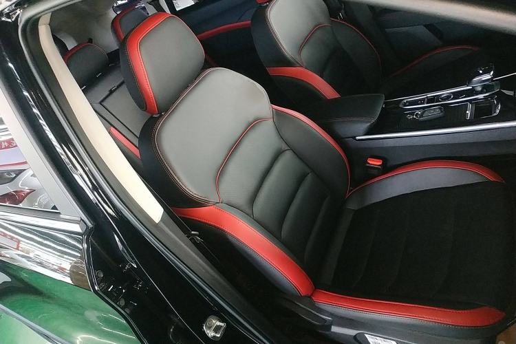 Used SOL X8 2021 300T DCT Leading Smart Connectivity Version 7 Seats Right Front Seat