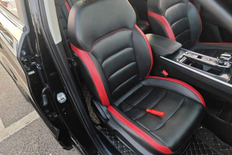 Used SOL X8 2021 300T DCT Prestige Smart Connectivity Edition 5-seater Right Front Seat