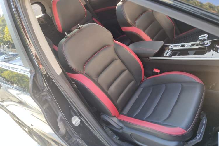 Used SOL X8 2021 300T DCT Leading Smart Connectivity Version 6 Seats Right Front Seat