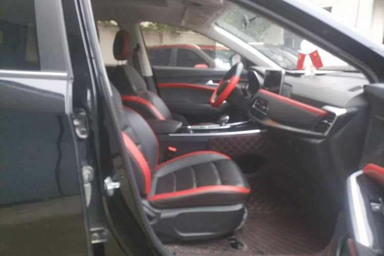 Used SOL X8 2021 300T DCT Luxury Smart Connect Edition 7 Seats Right Front Seat