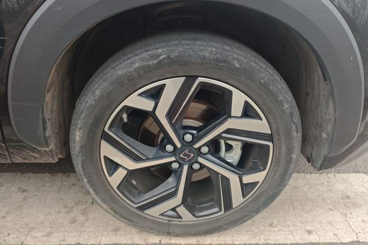 Used SOL X8 2021 300T DCT Leading Smart Connectivity Version 7 Seats Right Front Wheel Hub