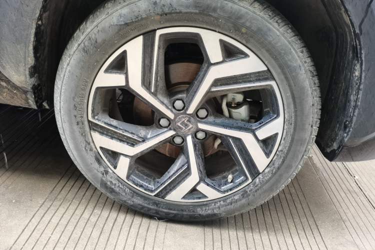 Used SOL X8 2021 300T DCT Leading Smart Connectivity Version 7 Seats Right Front Wheel Hub