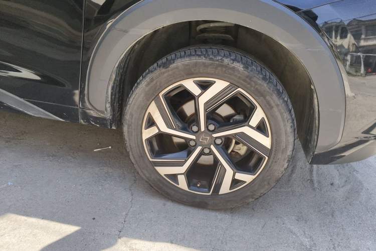 Used SOL X8 2021 300T DCT Leading Smart Connectivity Version 7 Seats Right Front Wheel Hub