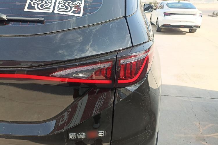Used SOL X8 2021 300T DCT Luxury Smart Connect Edition 6 Seats Right Rear Taillight