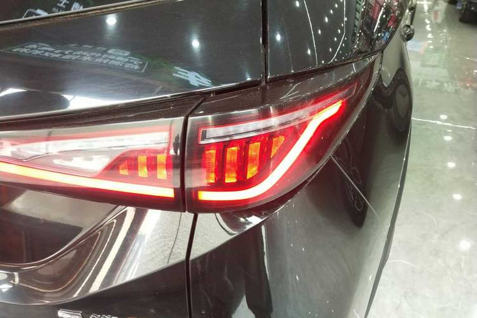 Used SOL X8 2021 300T DCT Leading Smart Connectivity Version 6 Seats Right Rear Taillight