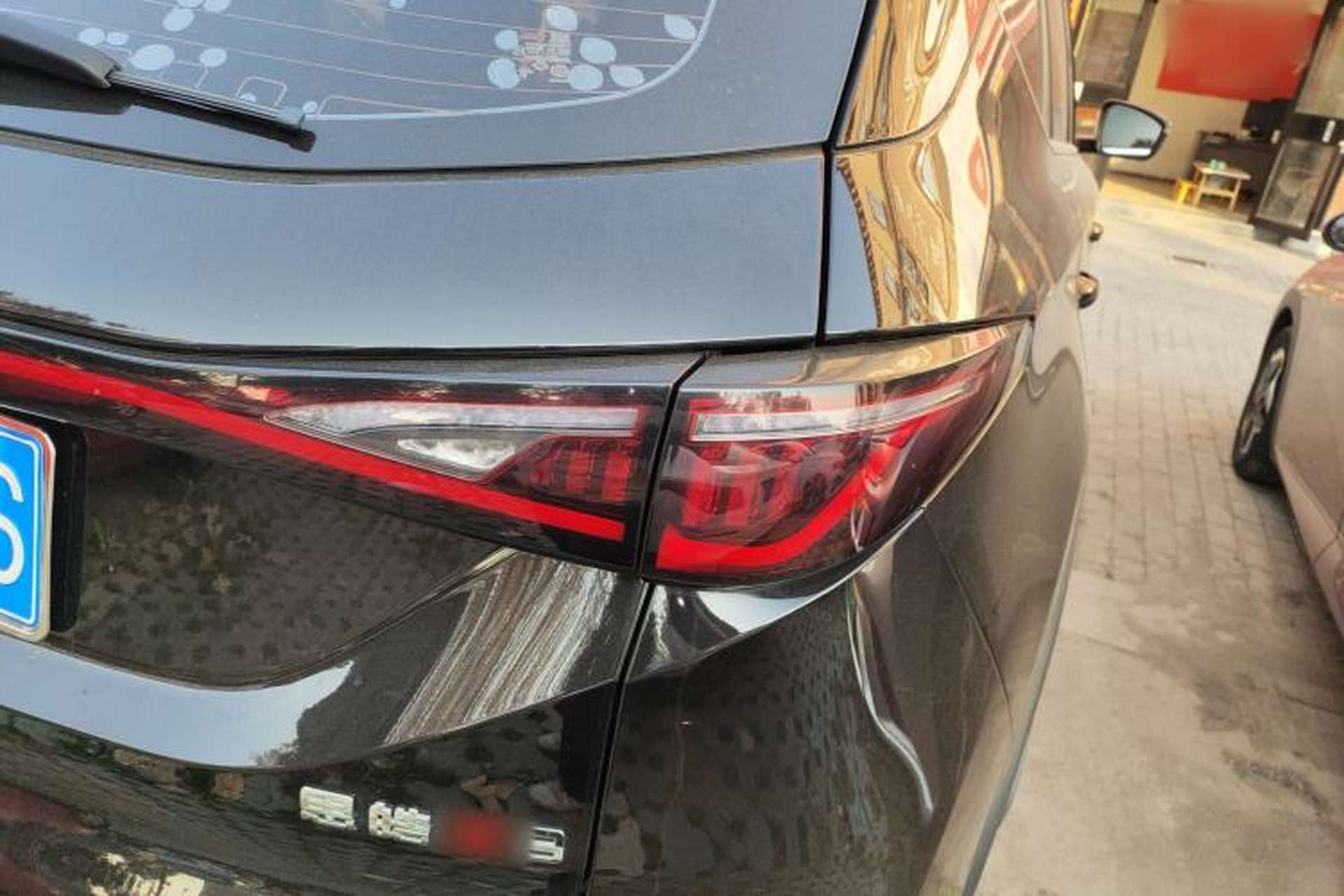 Used SOL X8 2021 300T DCT Prestige Smart Connect Edition 6 Seats Right Rear Taillight
