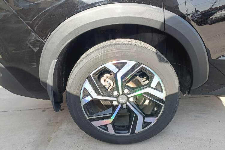 Used SOL X8 2021 300T DCT Luxury Smart Connect Edition 6 Seats Right Rear Wheel Hub