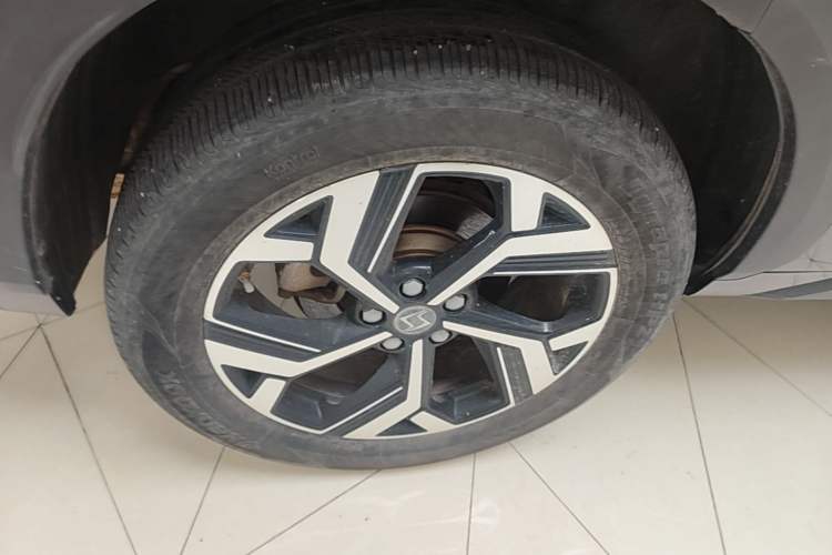 Used SOL X8 2021 300T DCT Luxury Smart Connect Edition 5 Seats Right Rear Wheel Hub