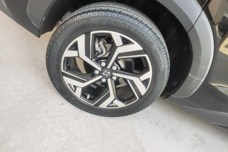 Used SOL X8 2021 Revised 300T Manual Luxury Smart Connect Edition 5 Seats Right Rear Wheel Hub
