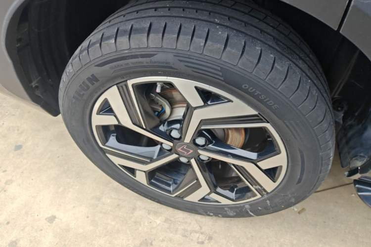 Used SOL X8 2021 300T DCT Prestige Smart Connect Edition 7 Seats Right Rear Wheel Hub