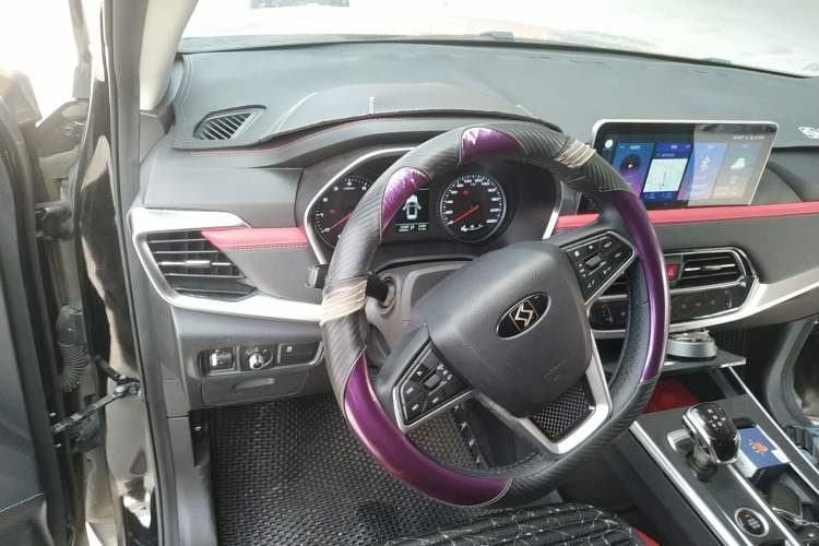 Used SOL X8 2021 300T DCT Luxury Smart Connect Edition 6 Seats Steering Wheel