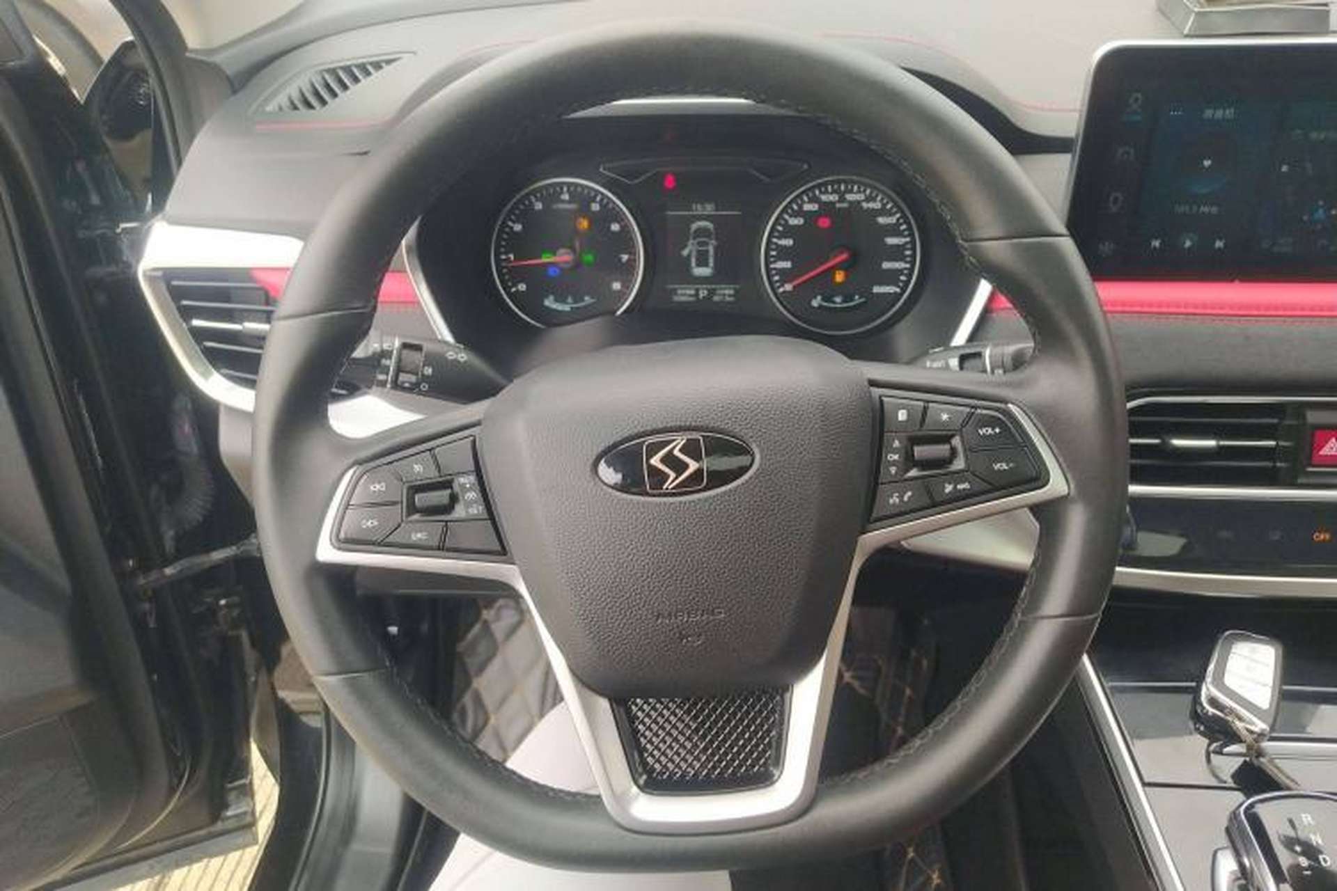 Used SOL X8 2021 300T DCT Leading Smart Connectivity Version 7 Seats Steering Wheel