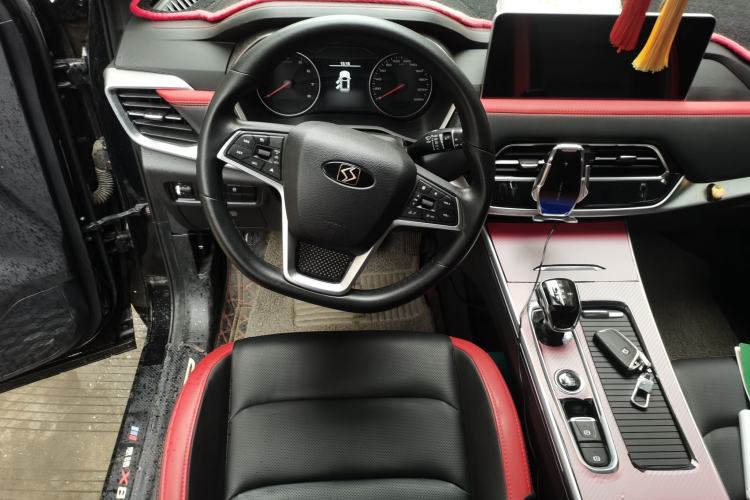 Used SOL X8 2021 300T DCT Leading Smart Connectivity Version 7 Seats Steering Wheel