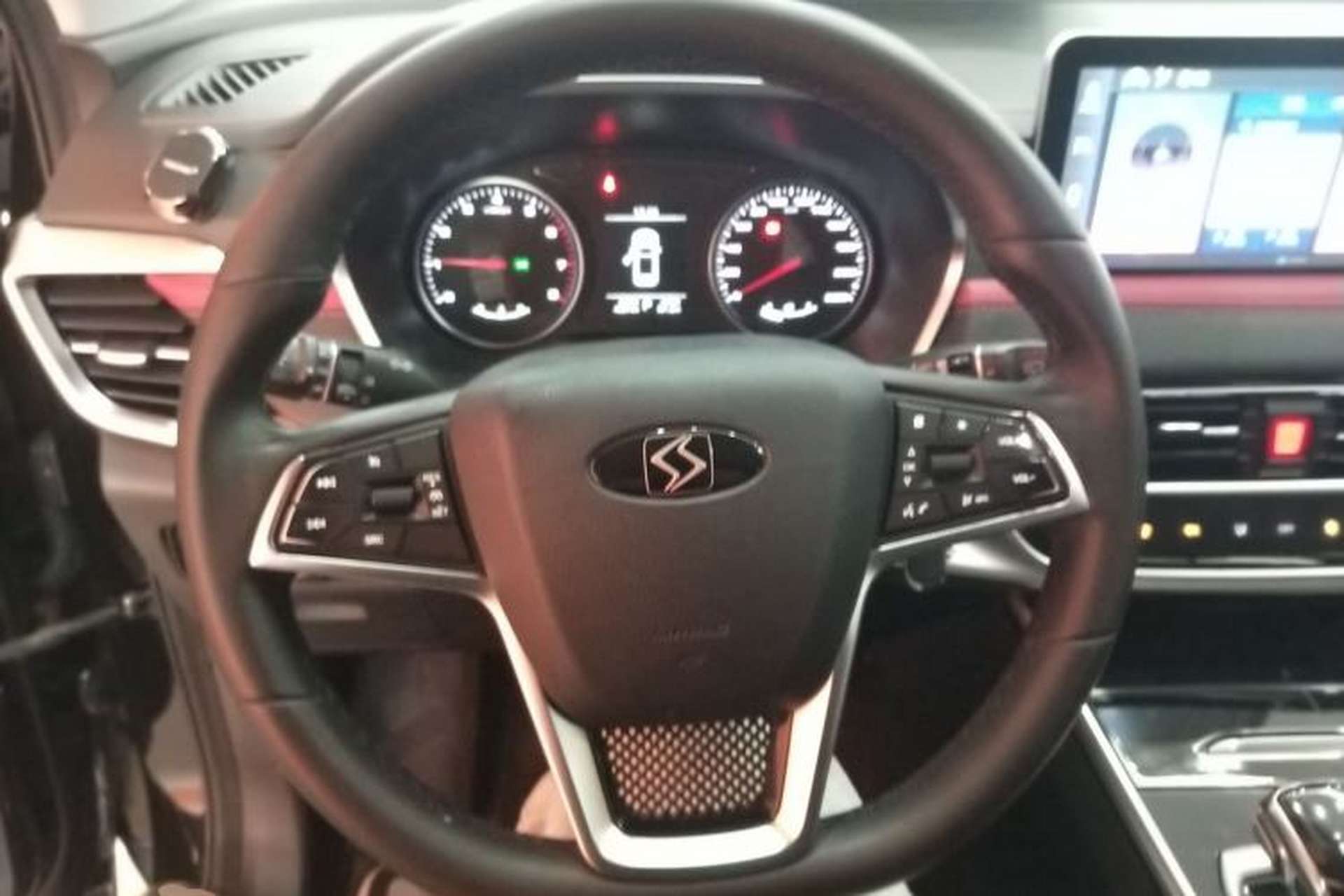 Used SOL X8 2021 300T DCT Leading Smart Connectivity Version 6 Seats Steering Wheel
