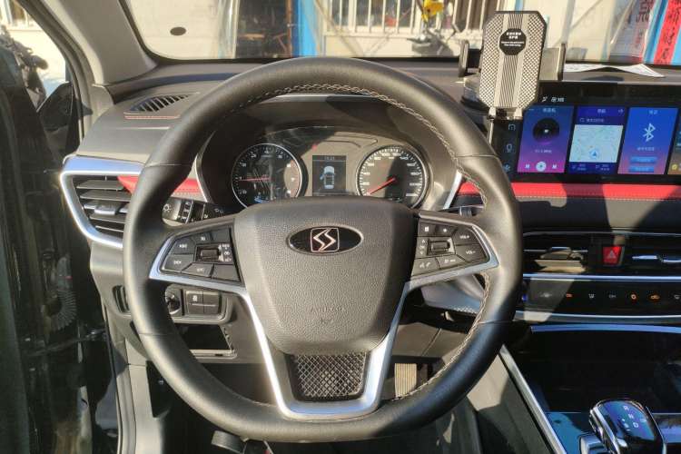 Used SOL X8 2021 300T DCT Leading Smart Connectivity Version 6 Seats Steering Wheel