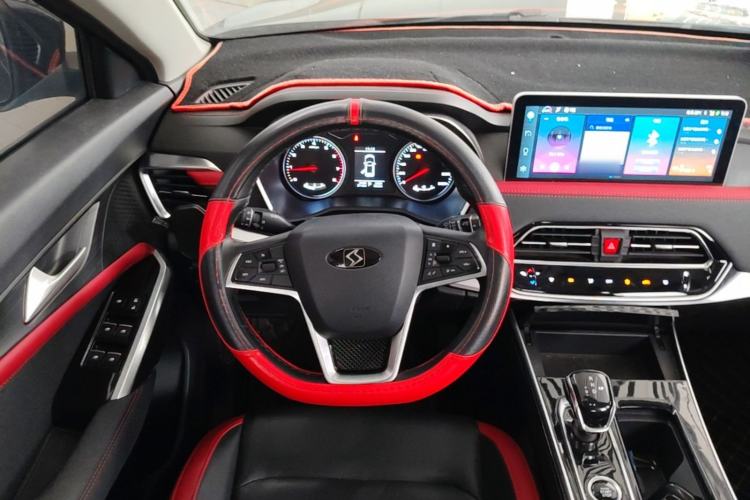 Used SOL X8 2021 300T DCT Leading Smart Connectivity Version 7 Seats Steering Wheel