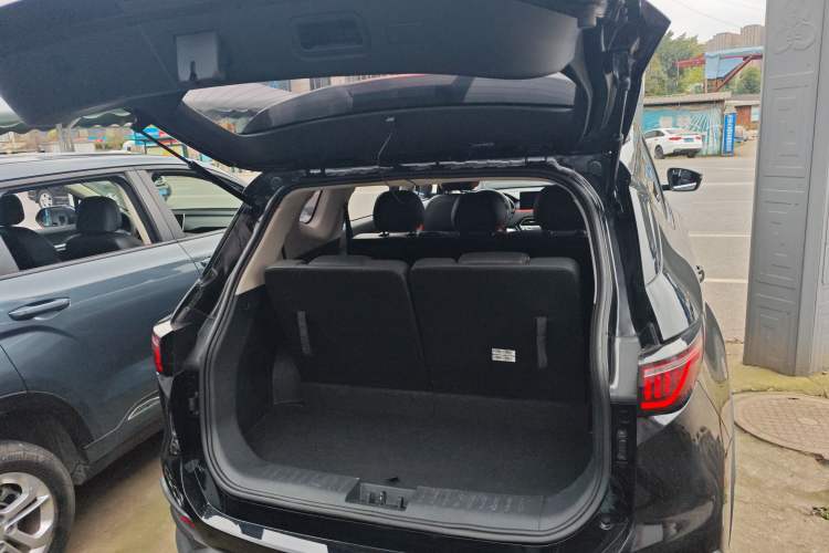 Used SOL X8 2021 300T DCT Leading Smart Connectivity Version 7 Seats Trunk