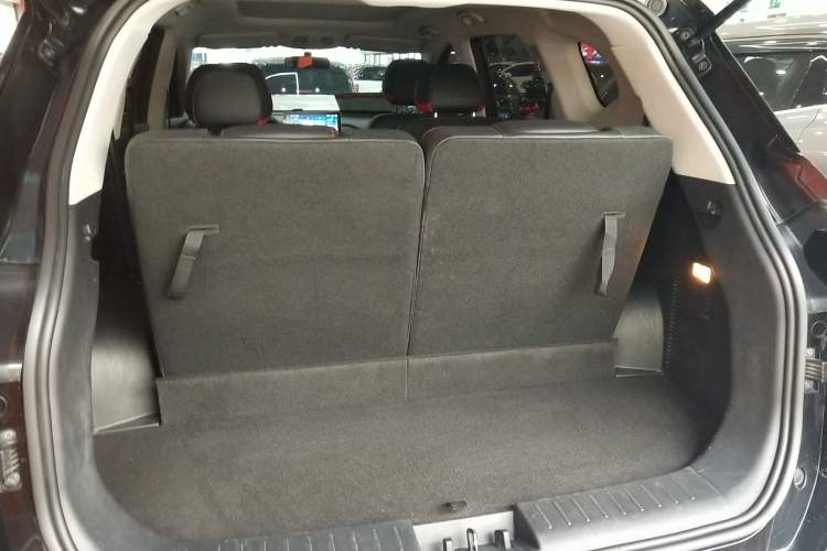 Used SOL X8 2021 300T DCT Leading Smart Connectivity Version 6 Seats Trunk