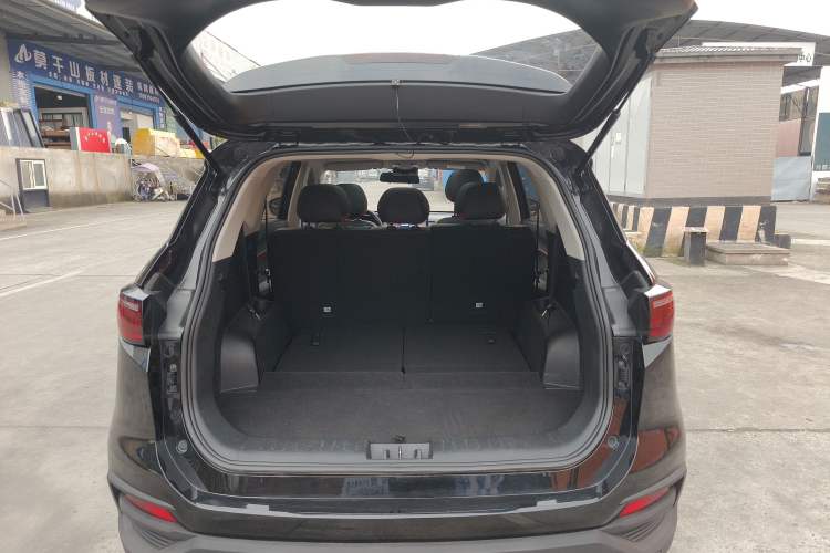 Used SOL X8 2021 300T DCT Leading Smart Connectivity Version 7 Seats Trunk
