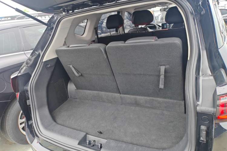 Used SOL X8 2021 300T DCT Prestige Smart Connect Edition 7 Seats Trunk