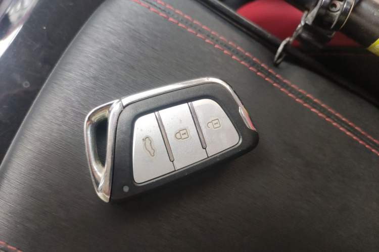 Used SOL X8 2021 300T DCT Leading Smart Connectivity Version 6 Seats Vehicle Key
