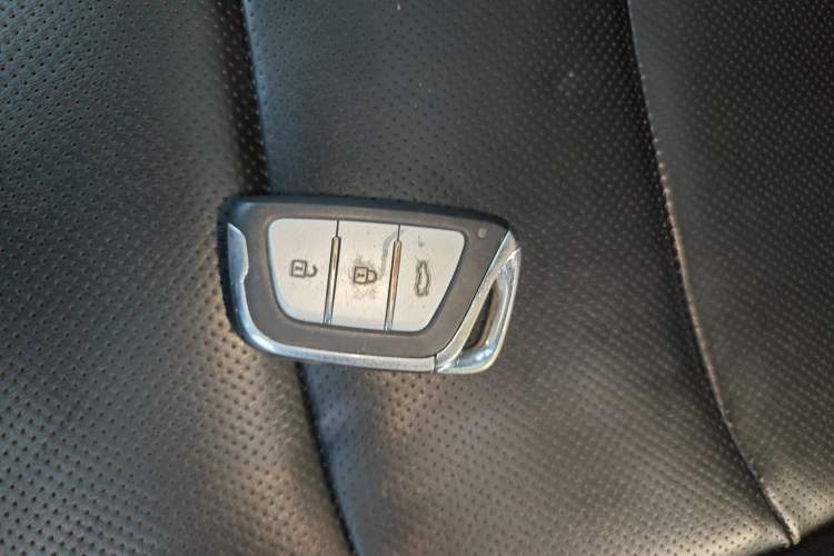 Used SOL X8 2021 300T DCT Prestige Smart Connectivity Edition 5-seater Vehicle Key