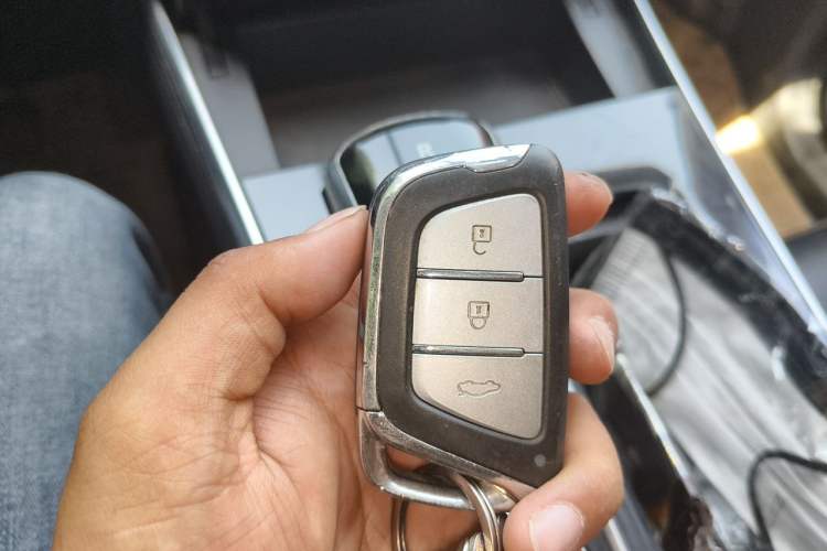 Used SOL X8 2021 300T DCT Leading Smart Connectivity Version 7 Seats Vehicle Key