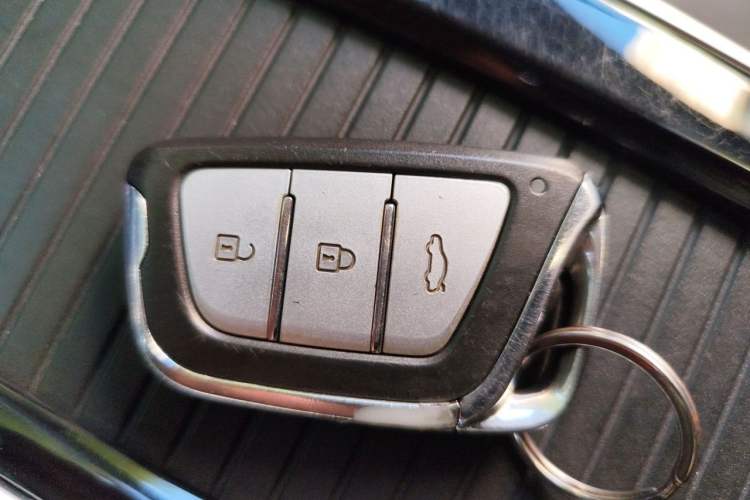 Used SOL X8 2021 300T DCT Prestige Smart Connect Edition 6 Seats Vehicle Key