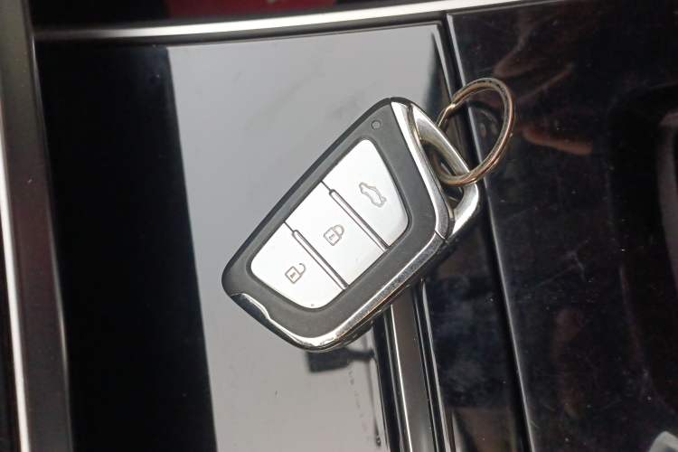 Used SOL X8 2021 300T DCT Leading Smart Connectivity Version 7 Seats Vehicle Key
