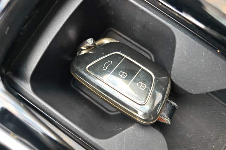 Used SOL X8 2021 300T DCT Luxury Smart Connect Edition 5 Seats Vehicle Key
