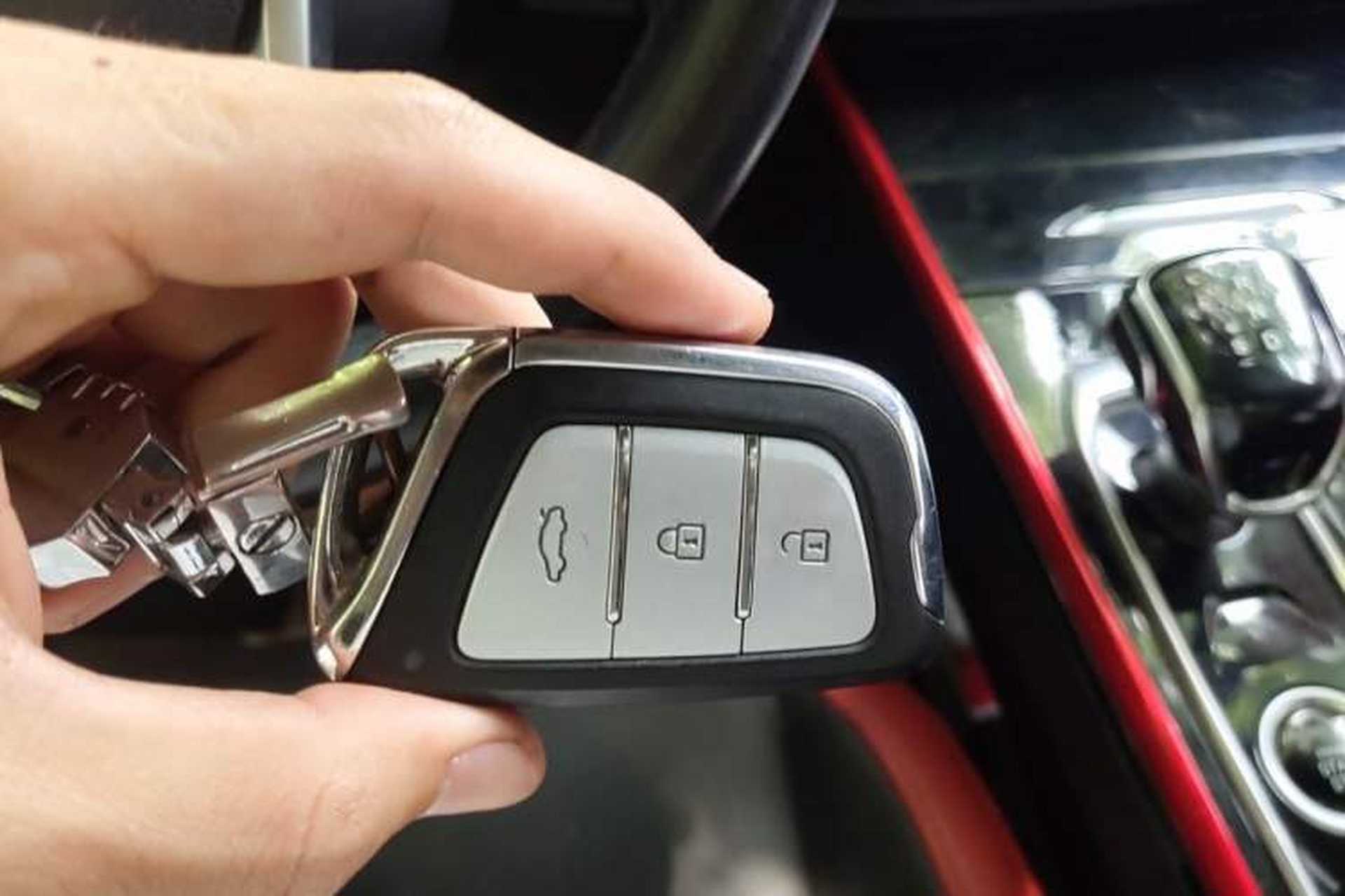 Used SOL X8 2021 300T DCT Luxury Smart Connect Edition 6 Seats Vehicle Key