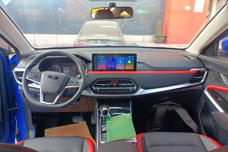 Used SOL X8 2021 300T DCT Leading Smart Connectivity Version 6 Seats Center Console