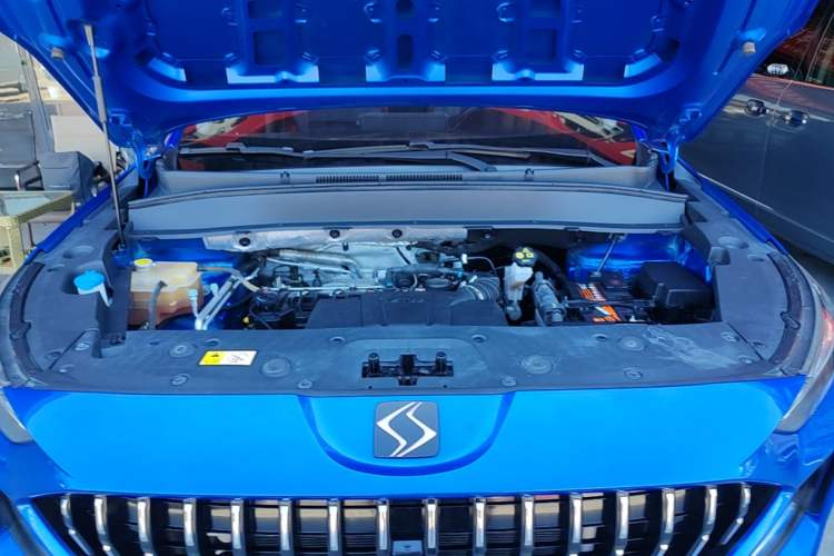 Used SOL X8 2021 300T DCT Luxury Smart Connect Edition 7 Seats Engine Bay