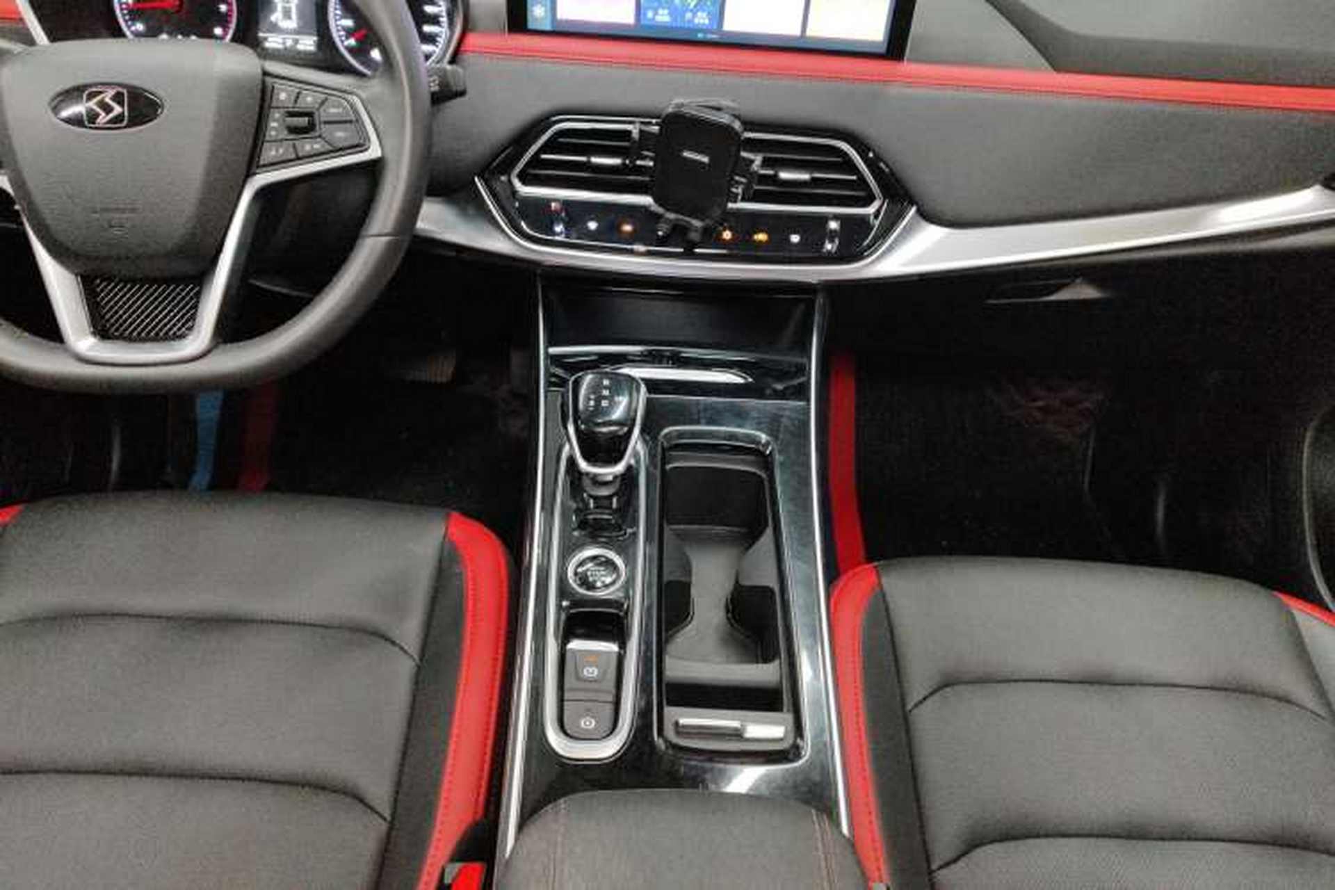 Used SOL X8 2021 300T DCT Leading Smart Connectivity Edition 5-seater Gear Lever