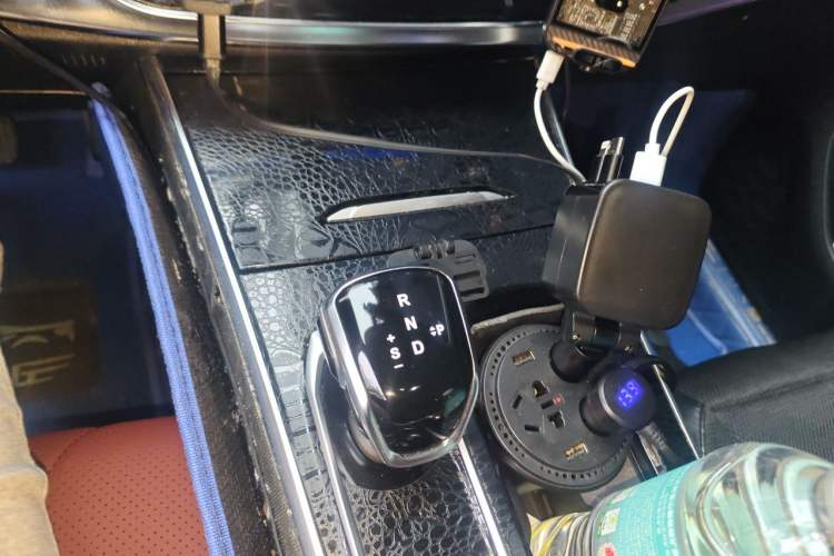 Used SOL X8 2021 300T DCT Prestige Smart Connectivity Edition 5-seater Gear Lever