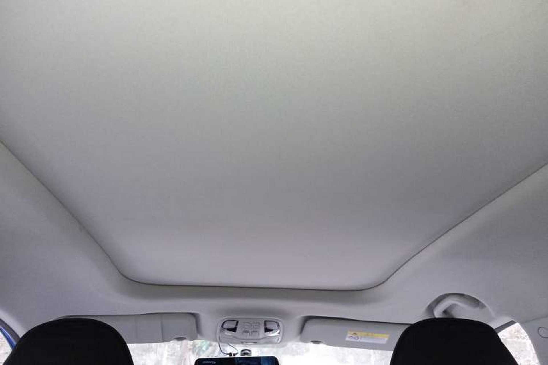 Used SOL X8 2021 300T DCT Leading Smart Connectivity Version 6 Seats Headliner