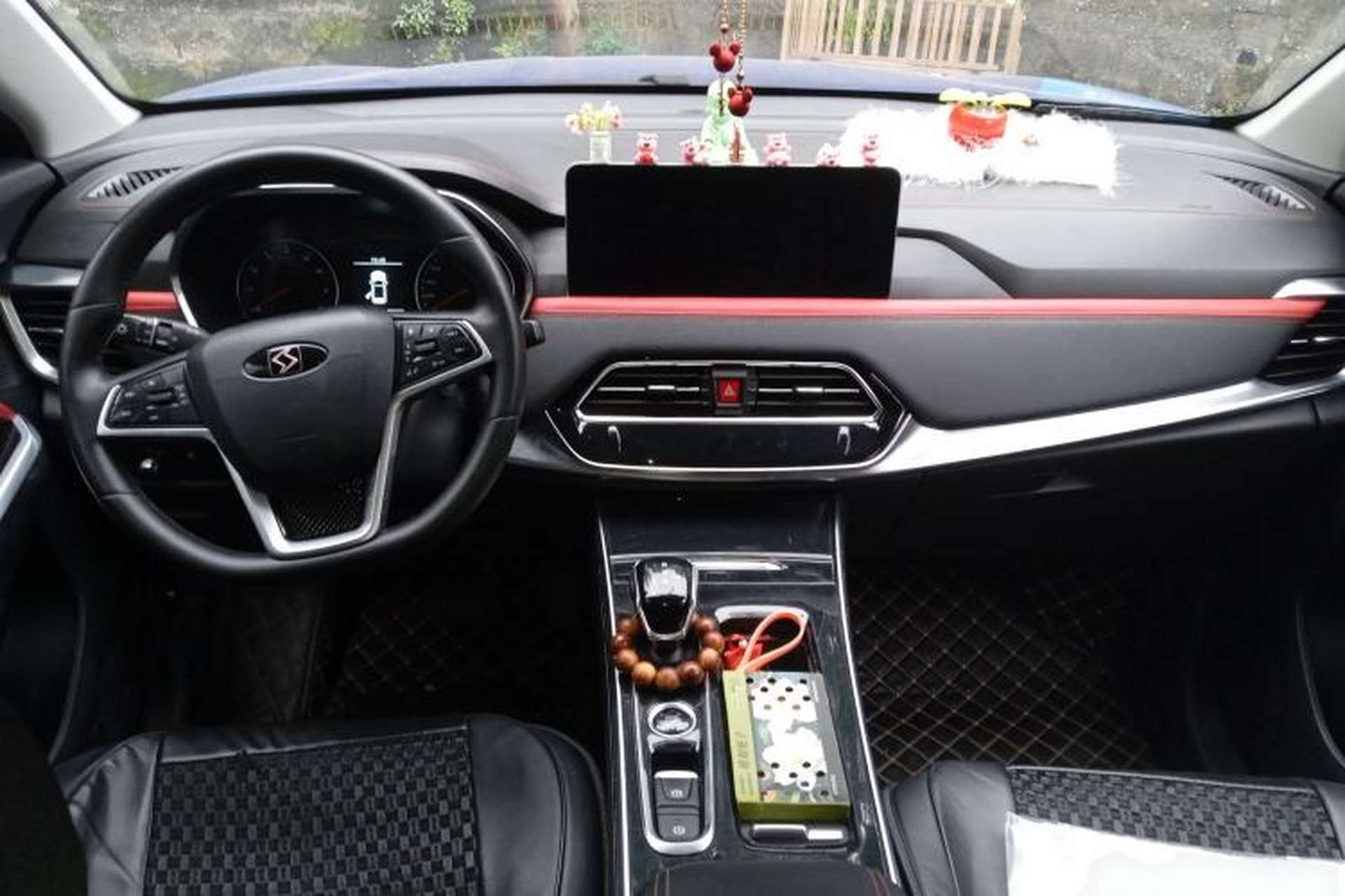 Used SOL X8 2021 300T DCT Leading Smart Connectivity Version 6 Seats Interior 2