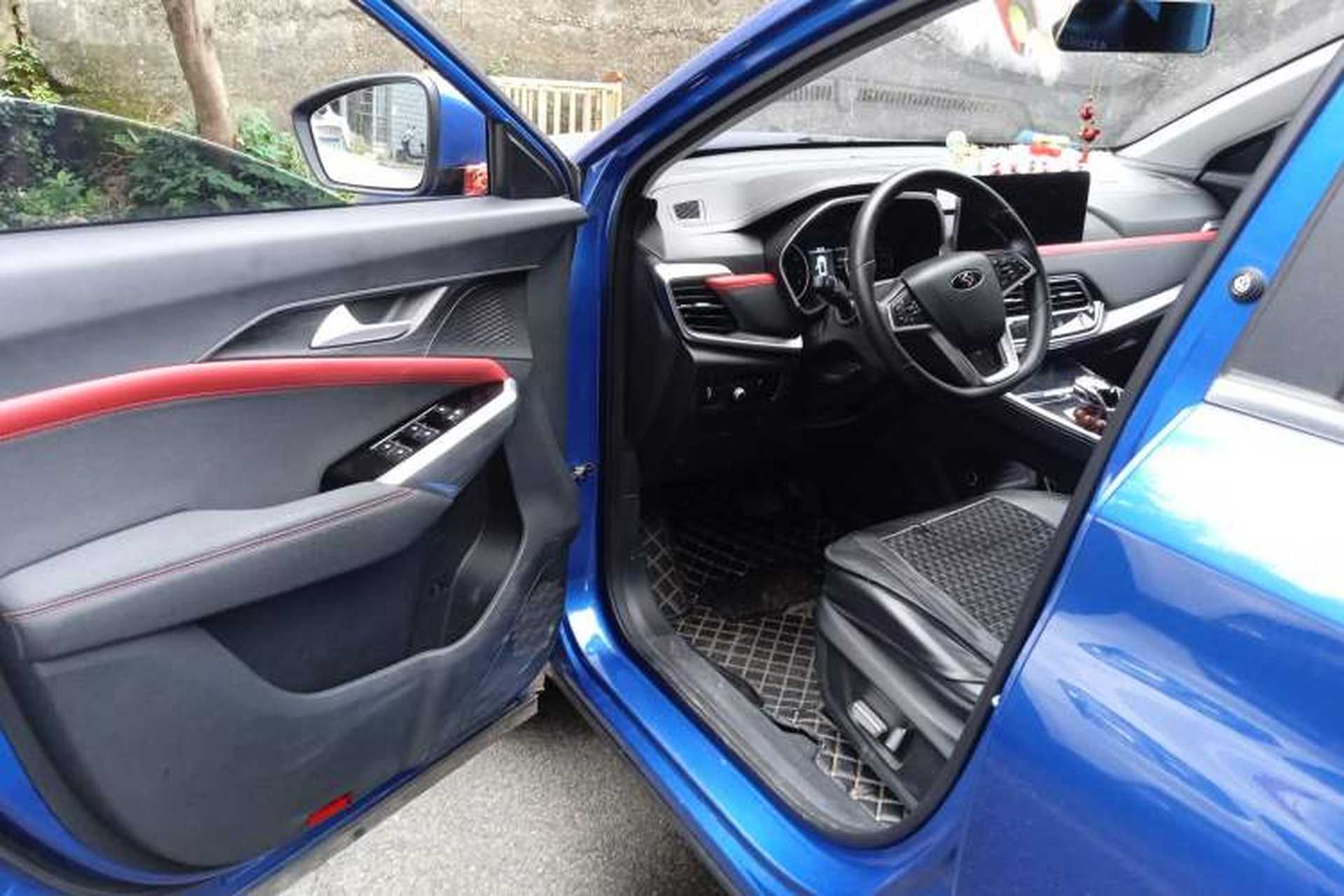 Used SOL X8 2021 300T DCT Leading Smart Connectivity Version 6 Seats Interior 3