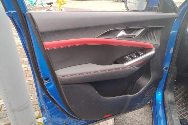 Used SOL X8 2021 300T DCT Prestige Smart Connect Edition 6 Seats Left Front Door Interior