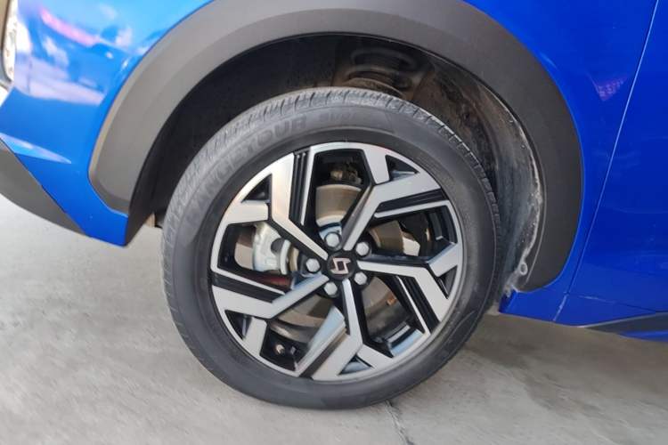 Used SOL X8 2021 300T DCT Luxury Smart Connect Edition 7 Seats Left Front Wheel Hub