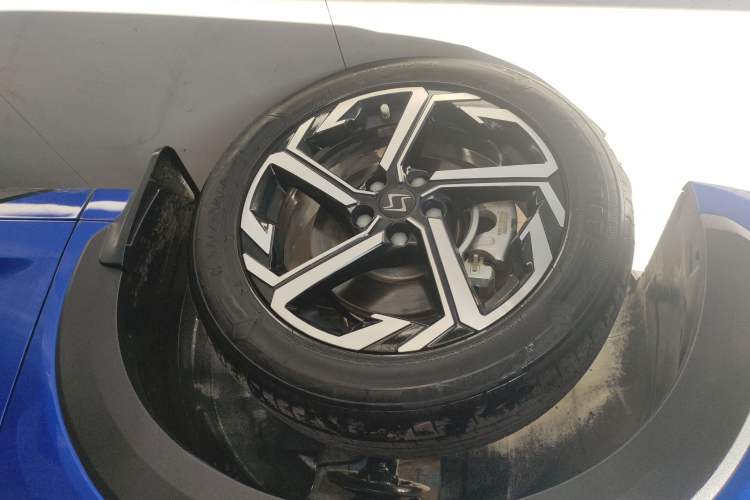 Used SOL X8 2021 300T DCT Panoramic Luxury Edition 6 Seats Left Front Wheel Hub